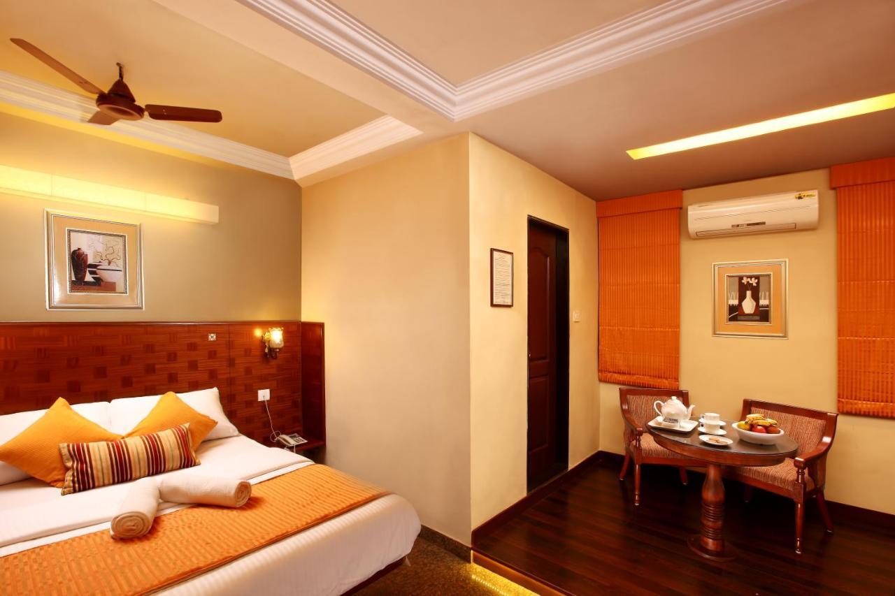 Hotel Rajdhani Панаджи Экстерьер фото