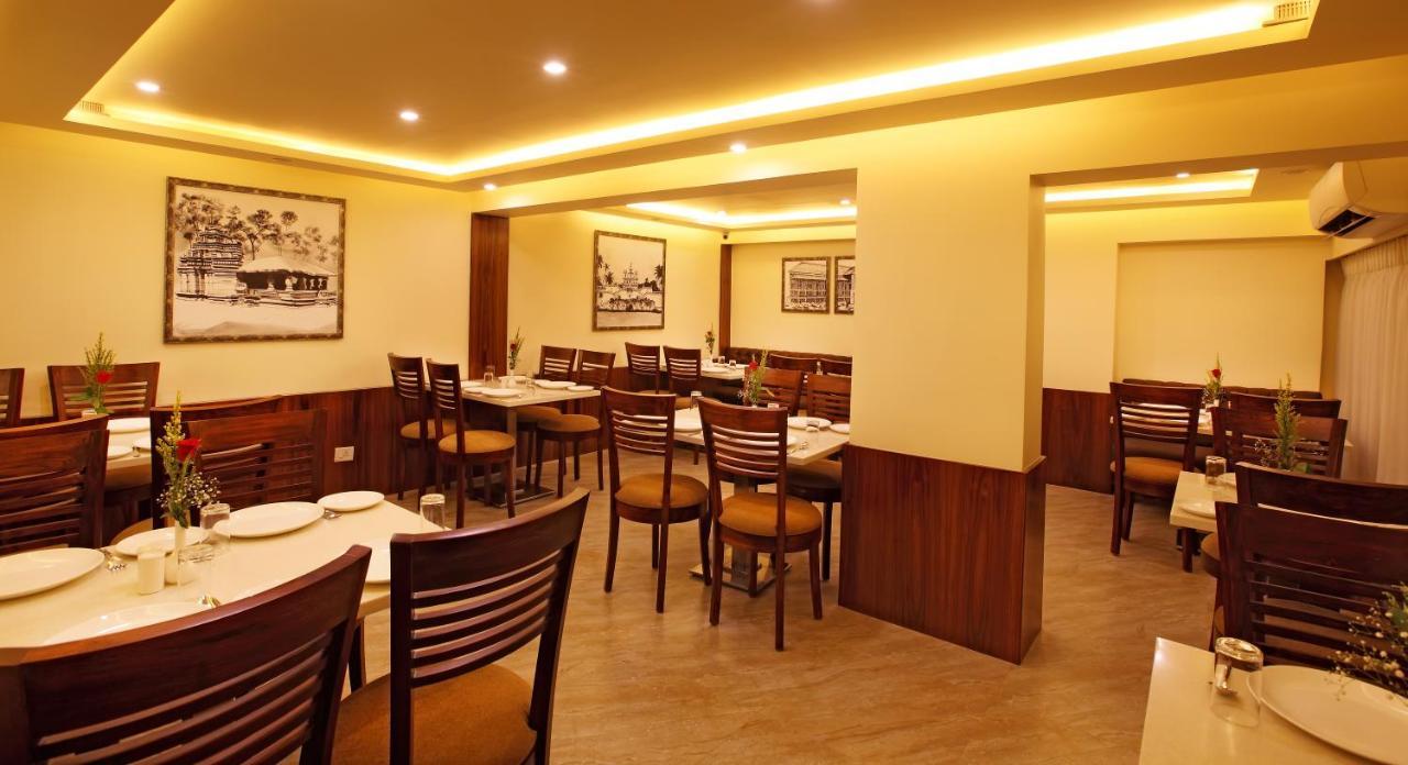 Hotel Rajdhani Панаджи Экстерьер фото